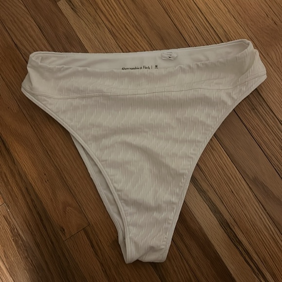 White Abercrombie and fitch bikini - textured size M - Picture 4 of 4